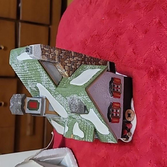 Dept 56 North Pole Series, Santa's Bell Repair Shop" Heritage Village Building - Picture 3 of 11